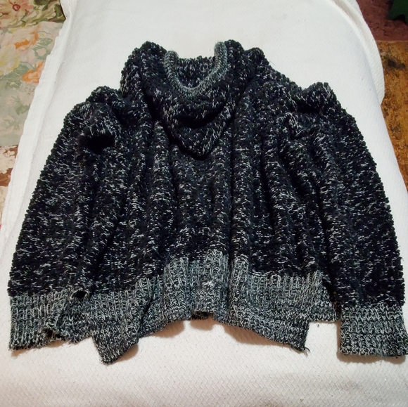 Hoddie - Picture 2 of 3